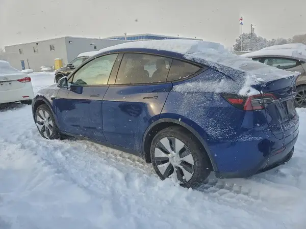 7SAYGAEE0PF673636 2023 TESLA MODEL Y - Image 2