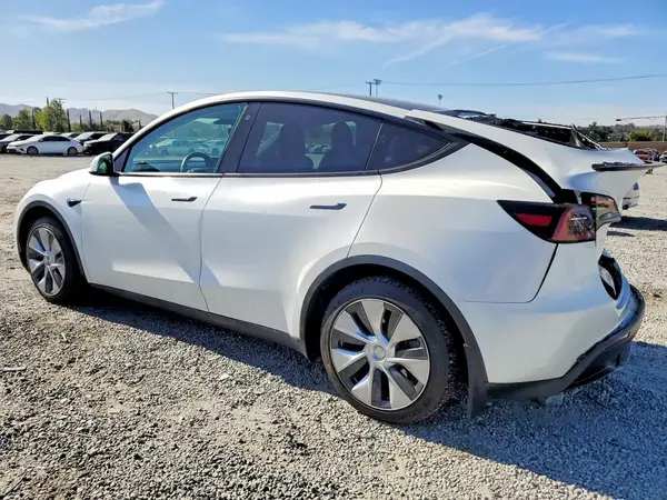 7SAYGAEE0PF686273 2023 TESLA MODEL Y - Image 2