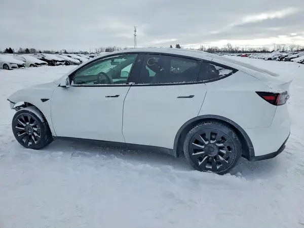7SAYGAEE0PF695846 2023 TESLA MODEL Y - Image 2