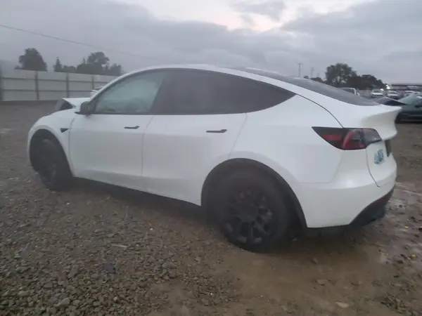 7SAYGAEE0PF698598 2023 TESLA MODEL Y - Image 2