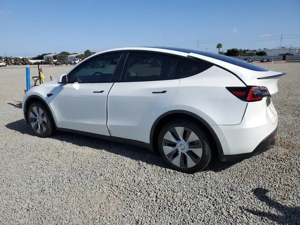 7SAYGAEE0PF702035 2023 TESLA MODEL Y - Image 2