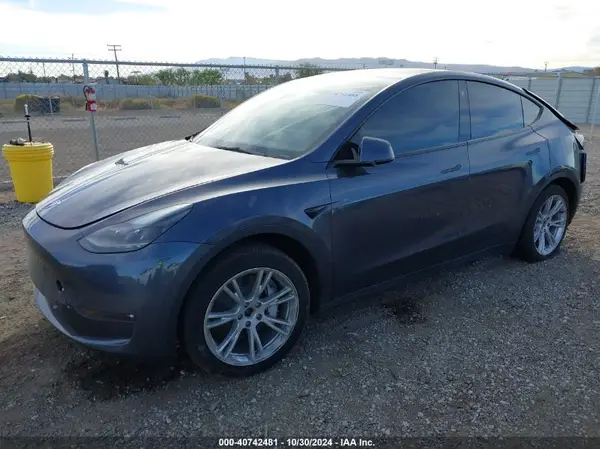 7SAYGAEE0PF740459 2023 TESLA MODEL Y - Image 2