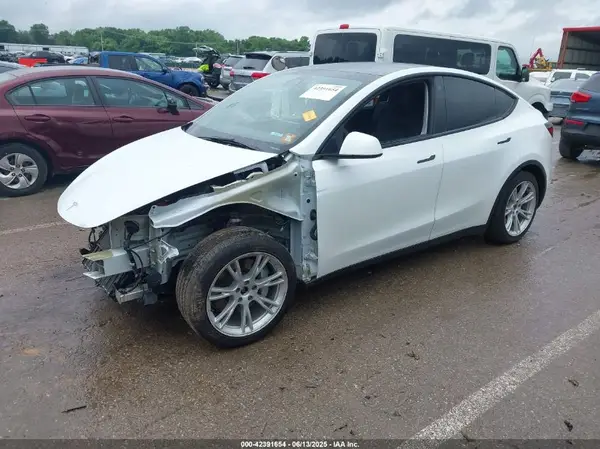 7SAYGAEE0PF744494 2023 TESLA MODEL Y - Image 2