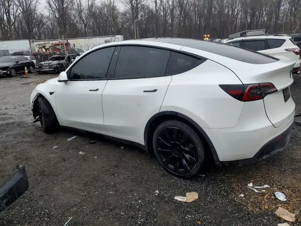 7SAYGAEE0PF749419 2023 TESLA MODEL Y - Image 2