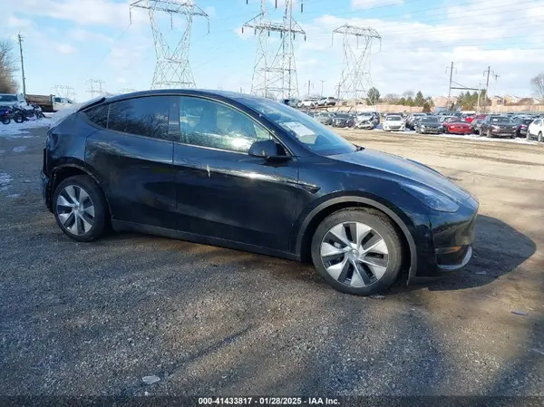 7SAYGAEE0PF750389 2023 TESLA MODEL Y - Image 1