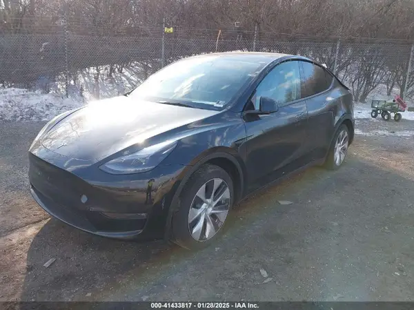 7SAYGAEE0PF750389 2023 TESLA MODEL Y - Image 2