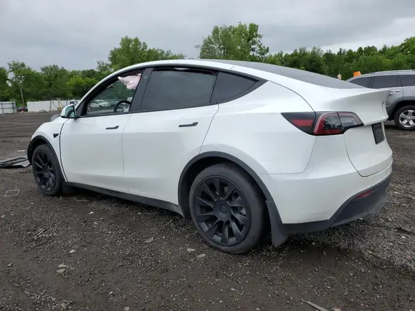 7SAYGAEE0PF755883 2023 TESLA MODEL Y - Image 2
