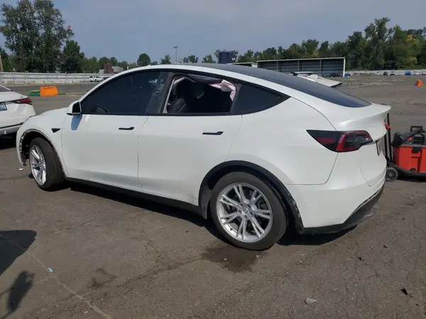 7SAYGAEE0PF785918 2023 TESLA MODEL Y - Image 2
