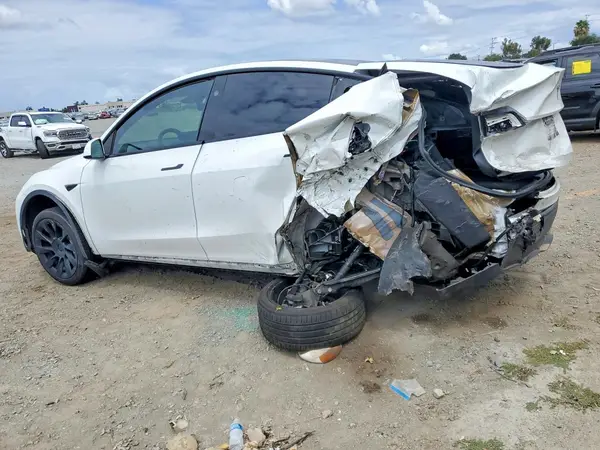 7SAYGAEE0PF826371 2023 TESLA MODEL Y - Image 2