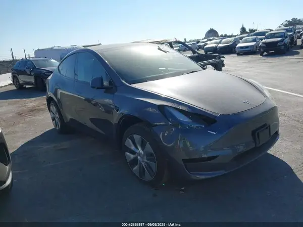 7SAYGAEE0PF869737 2023 TESLA MODEL Y - Image 1