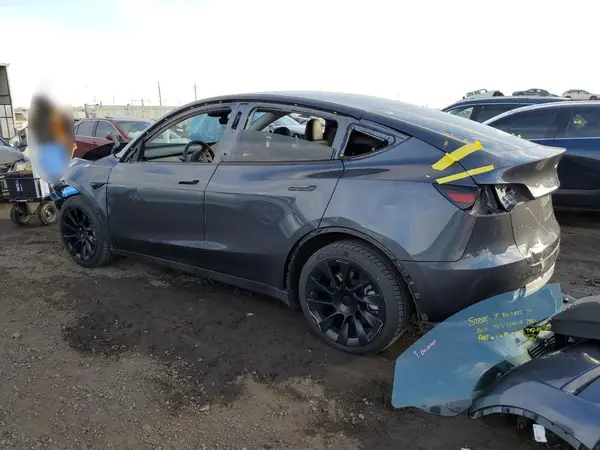 7SAYGAEE0PF880625 2023 TESLA MODEL Y - Image 2