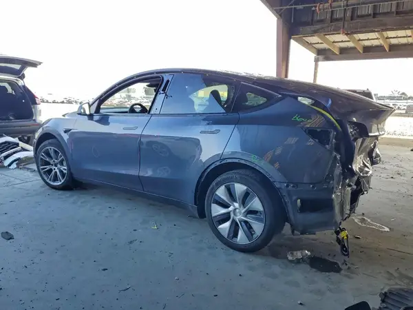 7SAYGAEE0PF911100 2023 TESLA MODEL Y - Image 2