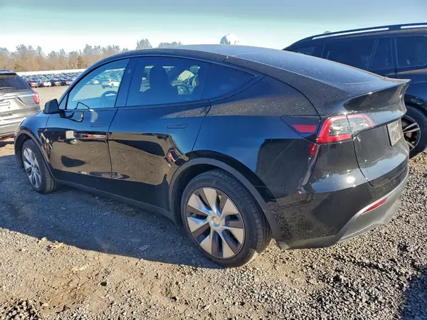 7SAYGAEE0PF919598 2023 TESLA MODEL Y - Image 2