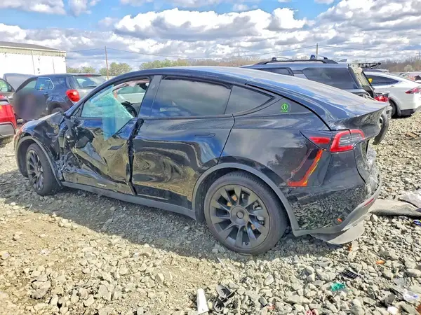 7SAYGAEE0PF920735 2023 TESLA MODEL Y - Image 2