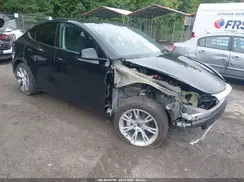 7SAYGAEE0PF927992 2023 TESLA MODEL Y