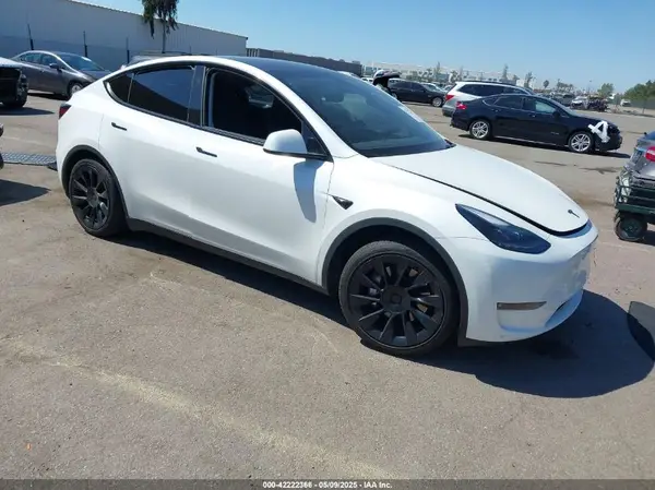 7SAYGAEE0PF948826 2023 TESLA MODEL Y - Image 1