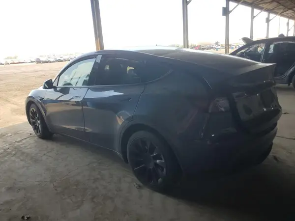 7SAYGAEE0PF949426 2023 TESLA MODEL Y - Image 2