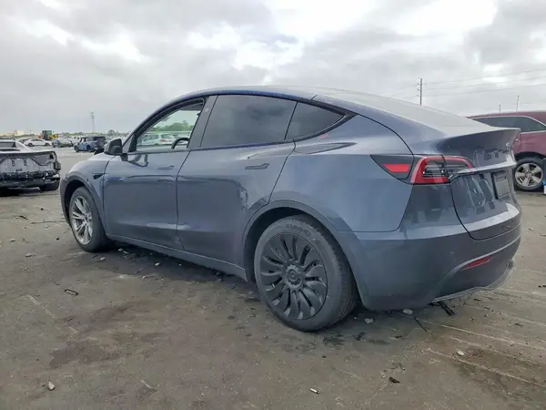7SAYGAEE0PF956960 2023 TESLA MODEL Y - Image 2