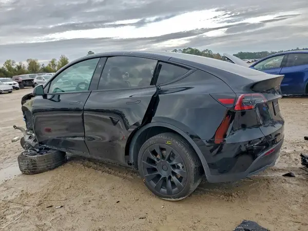 7SAYGAEE0PF957624 2023 TESLA MODEL Y - Image 2