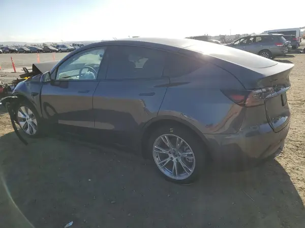 7SAYGAEE0PF980580 2023 TESLA MODEL Y - Image 2