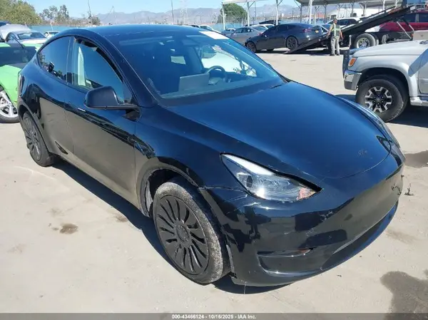 7SAYGAEE0RF010165 2024 TESLA MODEL Y - Image 1