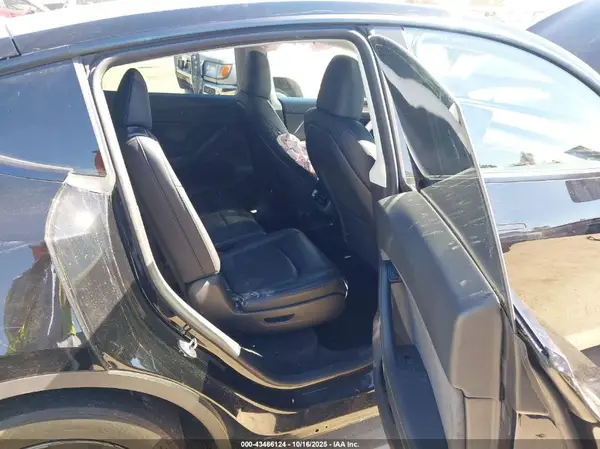 7SAYGAEE0RF010165 2024 TESLA MODEL Y - Image 8