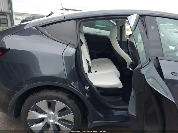 7SAYGAEE0RF014491 2024 TESLA MODEL Y - Image 8