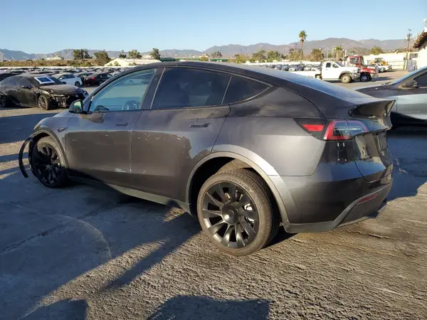 7SAYGAEE0RF038421 2024 TESLA MODEL Y - Image 2
