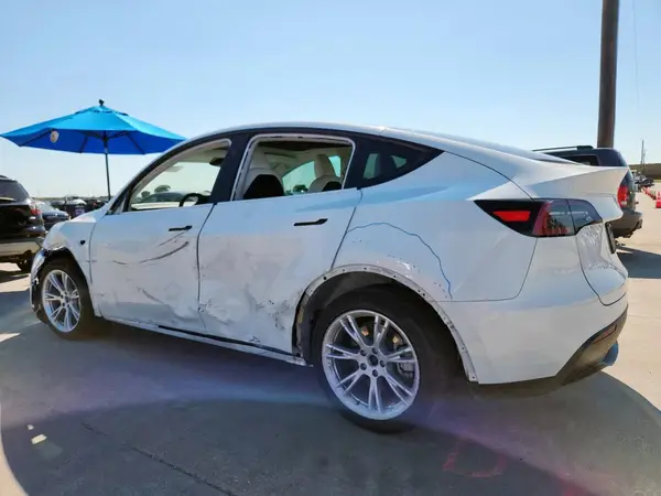 7SAYGAEE0RF062444 2024 TESLA MODEL Y - Image 2