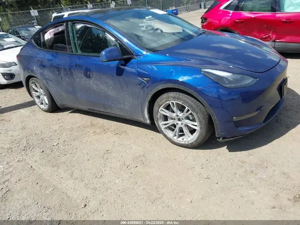 7SAYGAEE0RF074822 2024 TESLA MODEL Y - Image 1