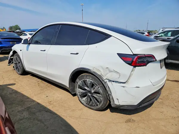 7SAYGAEE0RF098764 2024 TESLA MODEL Y - Image 2