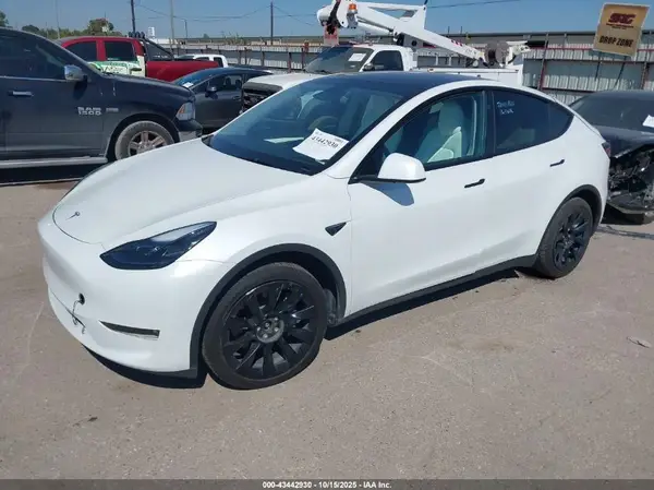 7SAYGAEE0RF106796 2024 TESLA MODEL Y - Image 2