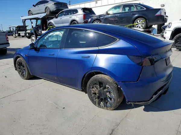 7SAYGAEE0RF120939 2024 TESLA MODEL Y - Image 2