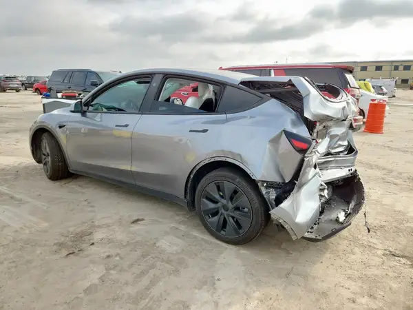 7SAYGAEE0RF159319 2024 TESLA MODEL Y - Image 2