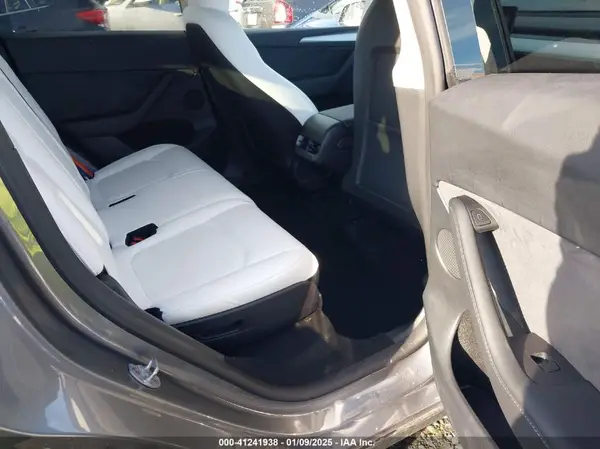 7SAYGAEE0RF177075 2024 TESLA MODEL Y - Image 8