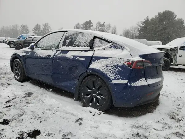 7SAYGAEE0RF184074 2024 TESLA MODEL Y - Image 2