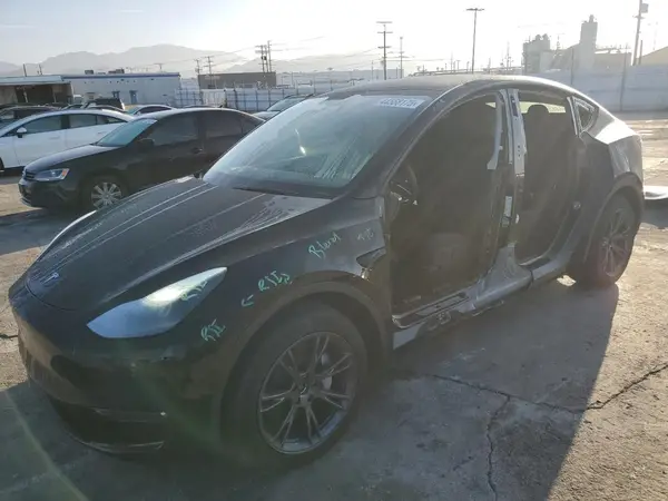 7SAYGAEE0RF184933 2024 TESLA MODEL Y - Image 1