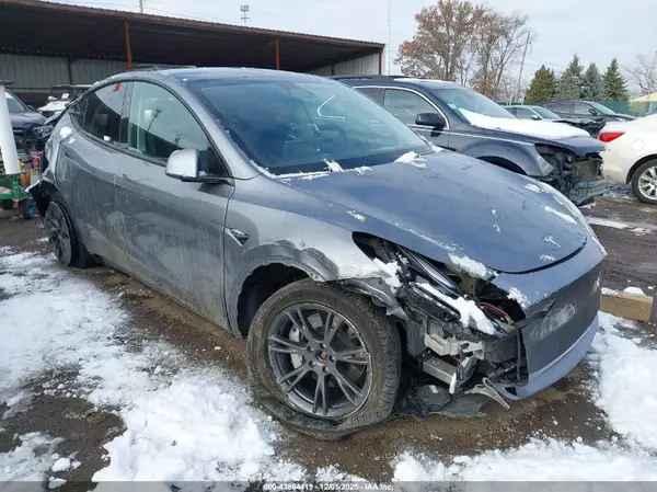 7SAYGAEE0RF202542 2024 TESLA MODEL Y - Image 1