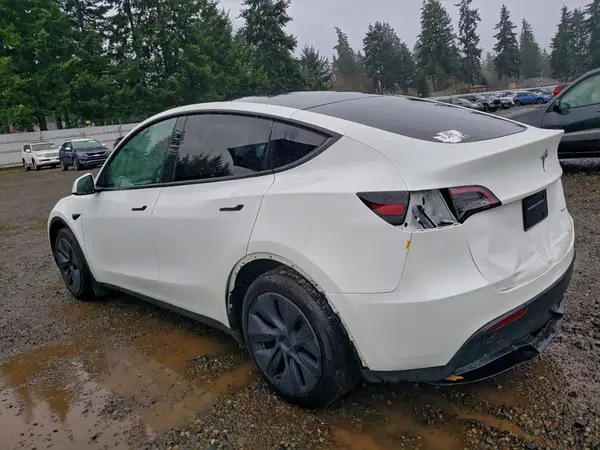 7SAYGAEE0RF204601 2024 TESLA MODEL Y - Image 2