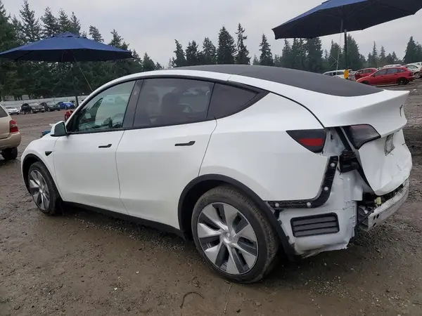 7SAYGAEE0RF984096 2024 TESLA MODEL Y - Image 2