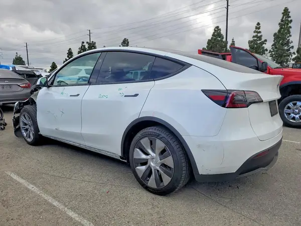 7SAYGAEE0RF984681 2024 TESLA MODEL Y - Image 2