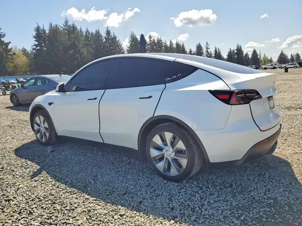 7SAYGAEE0RF986107 2024 TESLA MODEL Y - Image 2