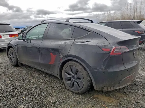 7SAYGAEE0SF215832 2025 TESLA MODEL Y - Image 2
