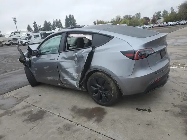 7SAYGAEE0SF222652 2025 TESLA MODEL Y - Image 2