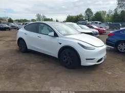 7SAYGAEE0SF223994 2025 TESLA MODEL Y