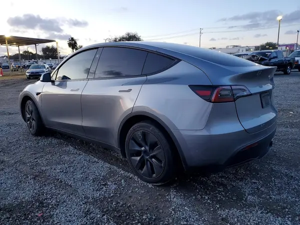 7SAYGAEE0SF231383 2025 TESLA MODEL Y - Image 2