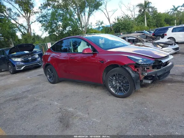 7SAYGAEE0SF233862 2025 TESLA MODEL Y - Image 1