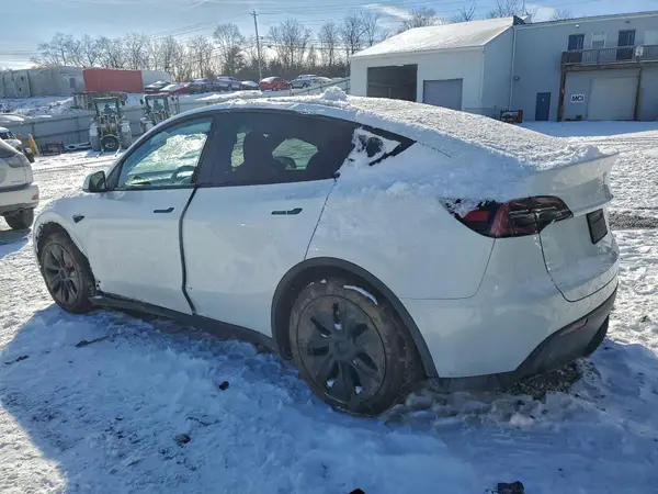 7SAYGAEE0SF244828 2025 TESLA MODEL Y - Image 2