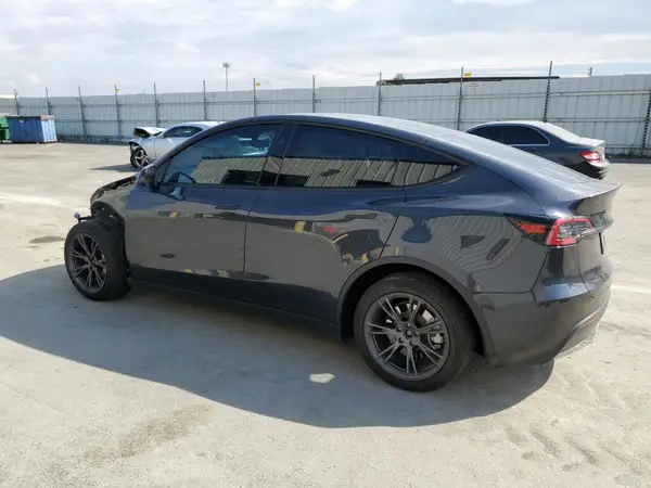 7SAYGAEE0SF245316 2025 TESLA MODEL Y - Image 2
