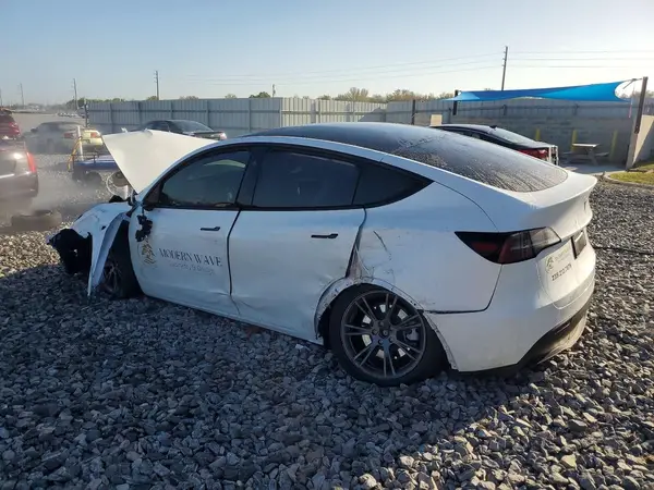 7SAYGAEE0SF263038 2025 TESLA MODEL Y - Image 2